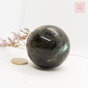 sphére de labradorite de Madagascar, pierre naturelle de qualités