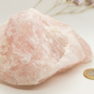 morceau brute de quartz rose de madagascar, pierres et meraux de qualités