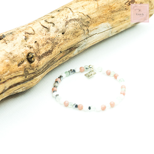 bracelet khambalia , marque kam & Léon . pierres fines d'opale rose , de fluorite verte et de jade blanche.